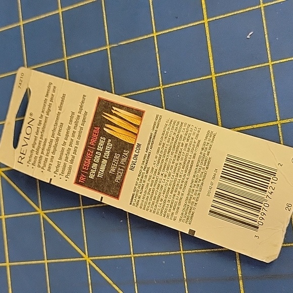 Revlon Black Stainless Steel Tweezers - Picture 2 of 2